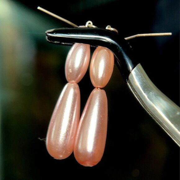 2 Set of Pearl Earrings - Picture 4 of 7